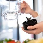 Cecotec Batidora de Vaso Power Black Titanium 1300Max B. 1300 W, 2 Velocidades, Cuchilla de 4 Hojas de Titanio Negro y Jarra de 1,5 L de Capacidad, Función Pulse Tritura y Pulveriza, Picahielo - Imagen 5