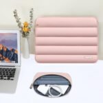 MOSISO Laptop Sleeve 13-13.3 Inch, 13.3 Inch Puffy Laptop Bag Compatible with MacBook Air 13 13.6 M4 M3 M2 M1/Pro 13/Pro 14, Horizontal Polyester with Small Case Bag,Pink - Imagen 4
