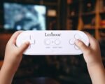Lexibook, TV Game Console with 2 Wireless Controllers, 250 Games, 32-bit Graphics, TV Connector, JG7440 - Imagen 4