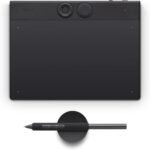 Wacom Intuos Pro Small, the compact and lightweight graphic pen tablet with Wacom Pro Pen 3, Creators on the Move and small desktop spaces, without sacrificing Performance. - Imagen 2